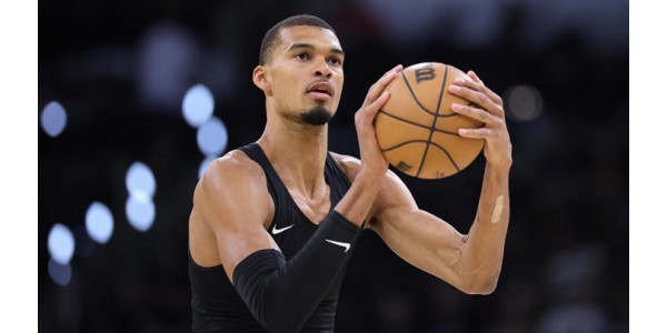 Este verano, varios grandes jugadores de la NBA decidieron aceptar reducciones salariales al renovar sus contratos Este verano, varios grandes jugadores de la NBA decidieron aceptar reducciones salariales al renovar sus contratos